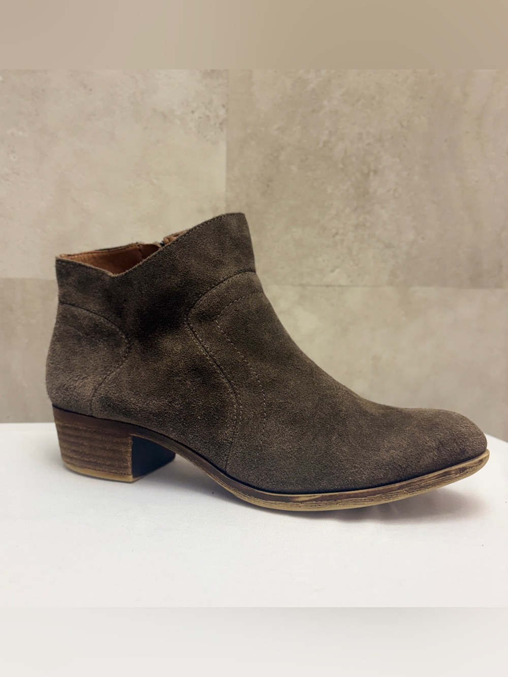 Lucky Brand Brolley Taupe Brown Gray Suede Ankle Booties Women’s Size 10W WIDE